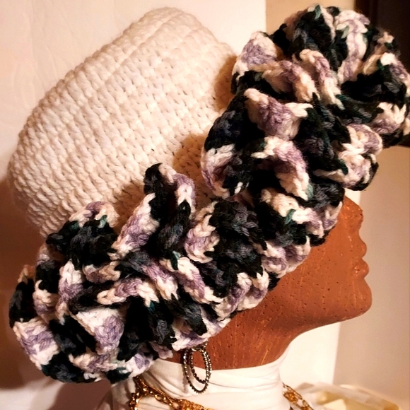 #L❤️VE HANDMADE. Crochet Ruffle HAT - Picture 5 of 6
